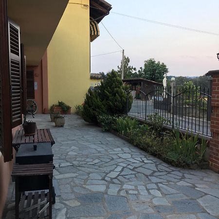 Relax Nel Noccioleto Guest House Novello Exterior photo