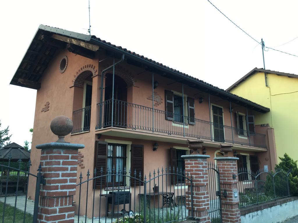 Relax Nel Noccioleto Guest House Novello Exterior photo