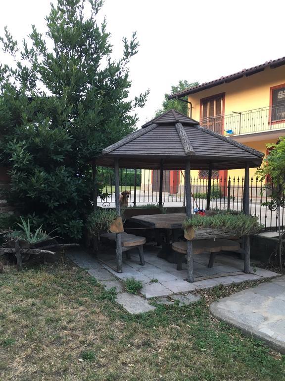 Relax Nel Noccioleto Guest House Novello Exterior photo