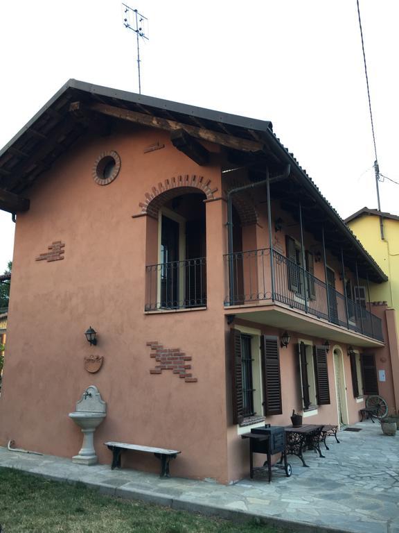Relax Nel Noccioleto Guest House Novello Exterior photo